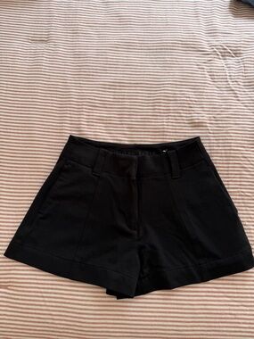 American Eagle Outfitters Black Women’s Mid-Rise Tailored Shorts